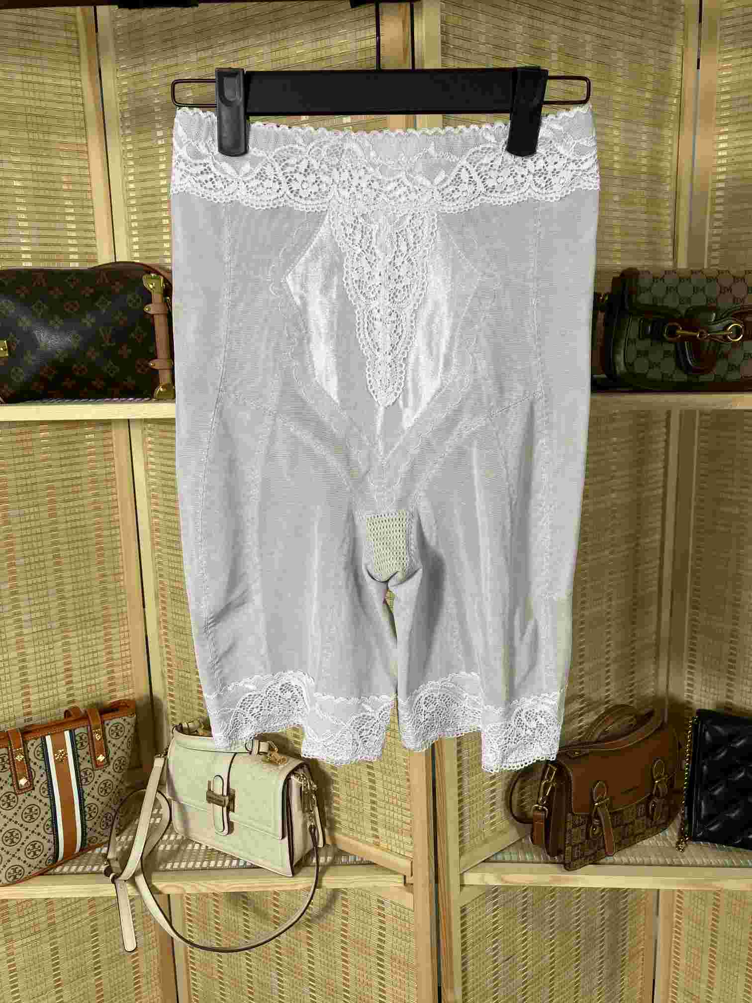 cdc6279a66cd3d8ee817b9f71701787